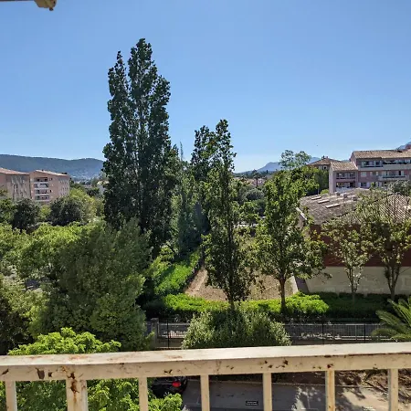 Superbe T2 Proche Des Plages Et Des Commerces Ιέρ