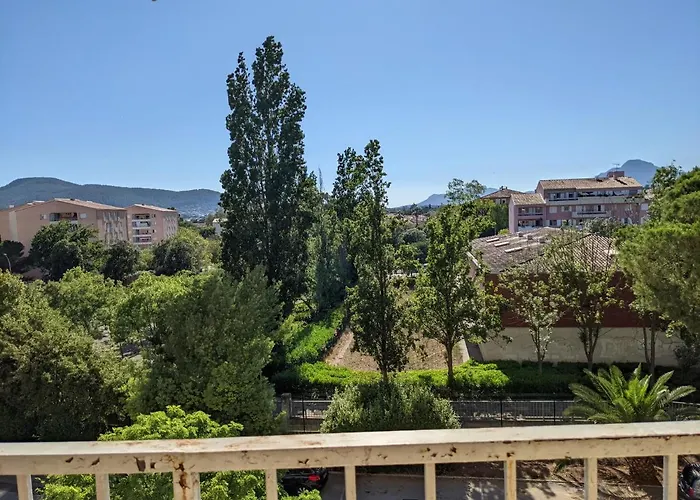 Superbe T2 Proche Des Plages Et Des Commerces Hyères